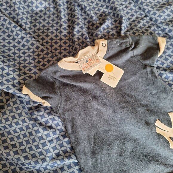 new york yankees onesie - Picture 3 of 7